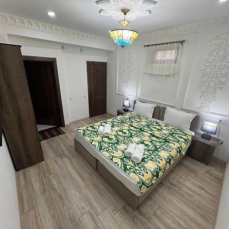 בוקורו Everland Guest House מראה חיצוני תמונה
