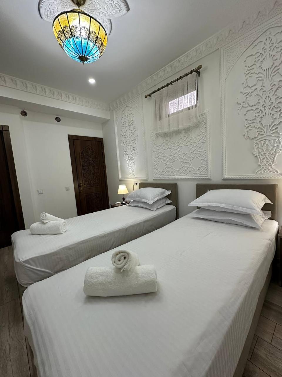 בוקורו Everland Guest House מראה חיצוני תמונה