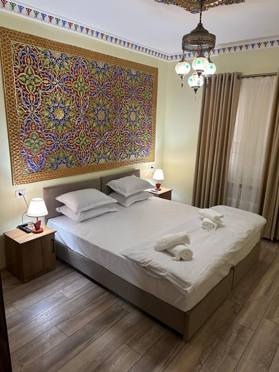 בוקורו Everland Guest House מראה חיצוני תמונה