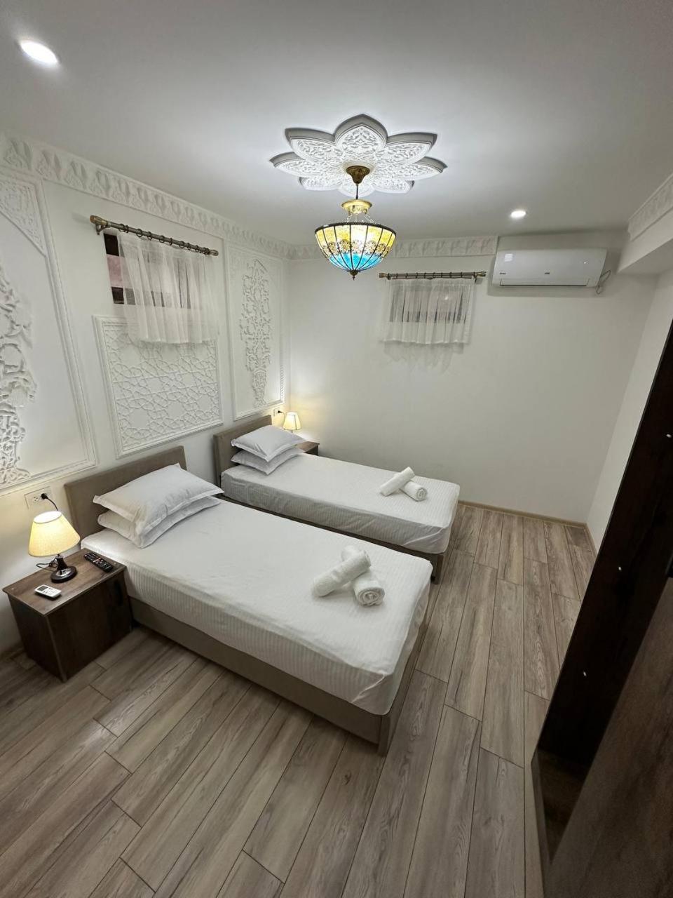 בוקורו Everland Guest House מראה חיצוני תמונה