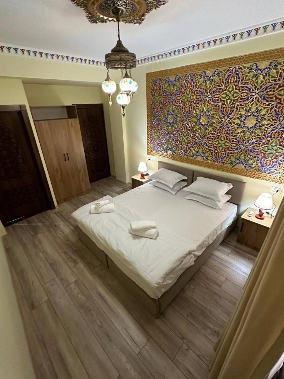 בוקורו Everland Guest House מראה חיצוני תמונה