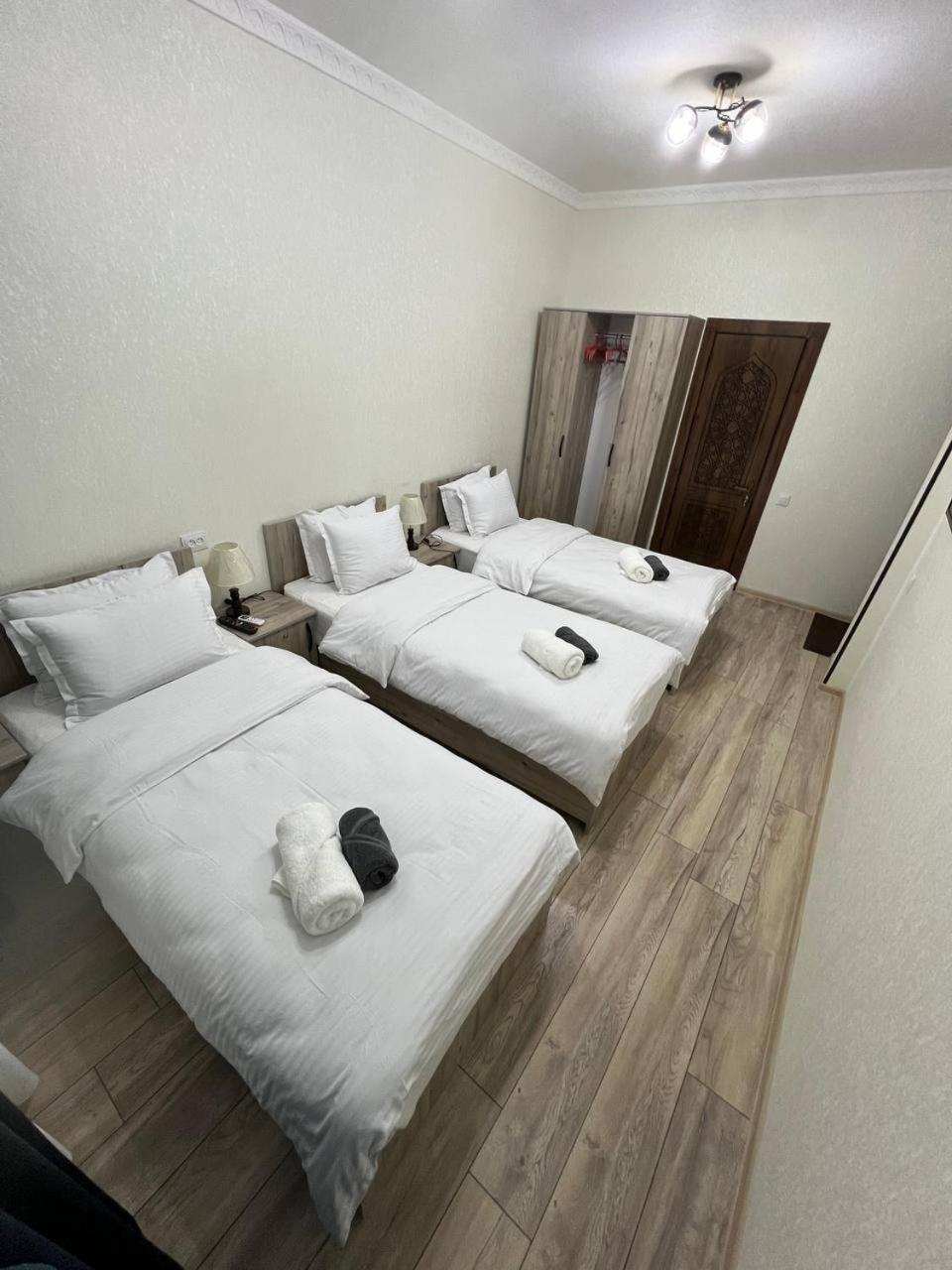 בוקורו Everland Guest House מראה חיצוני תמונה