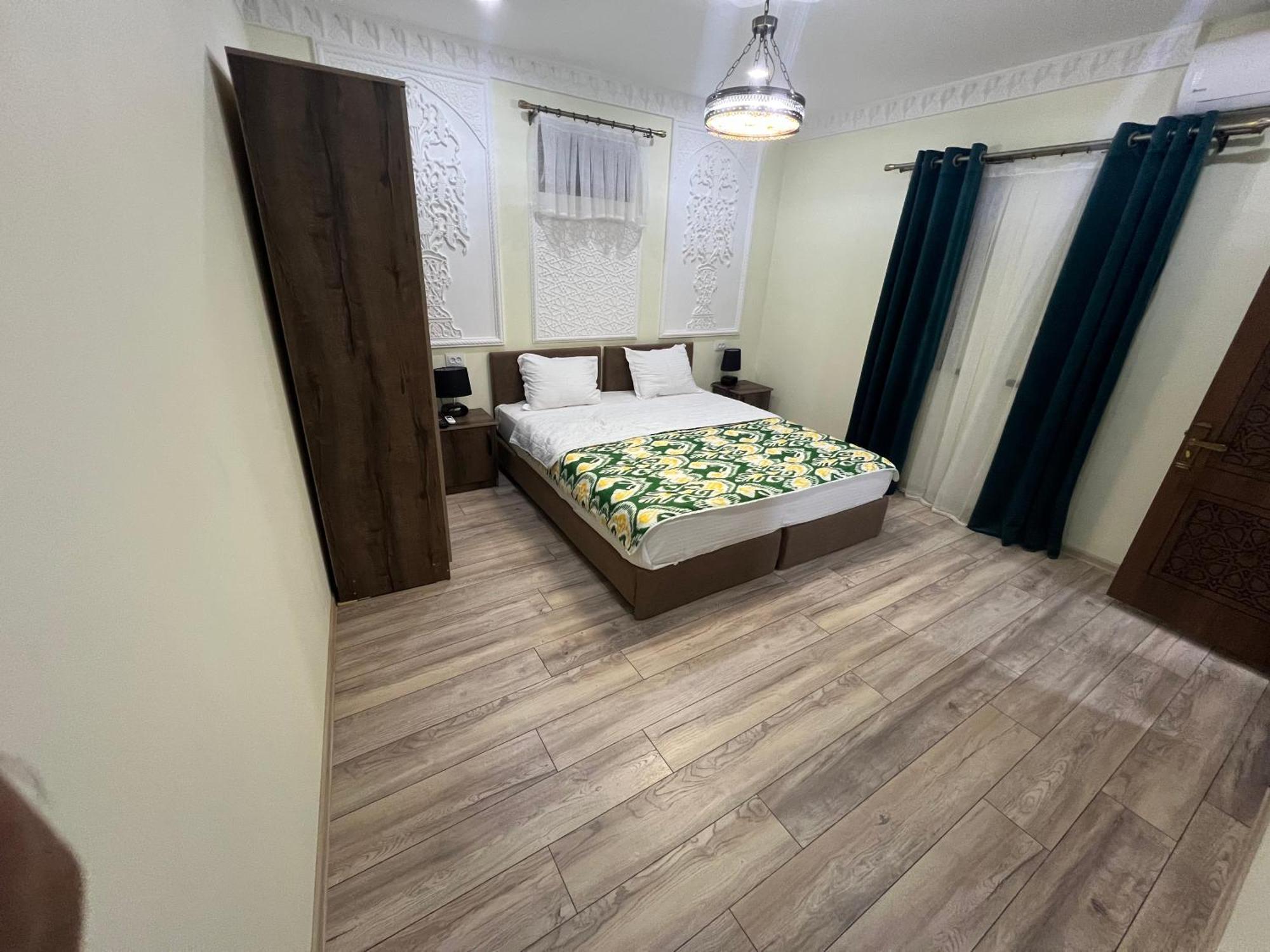 בוקורו Everland Guest House מראה חיצוני תמונה