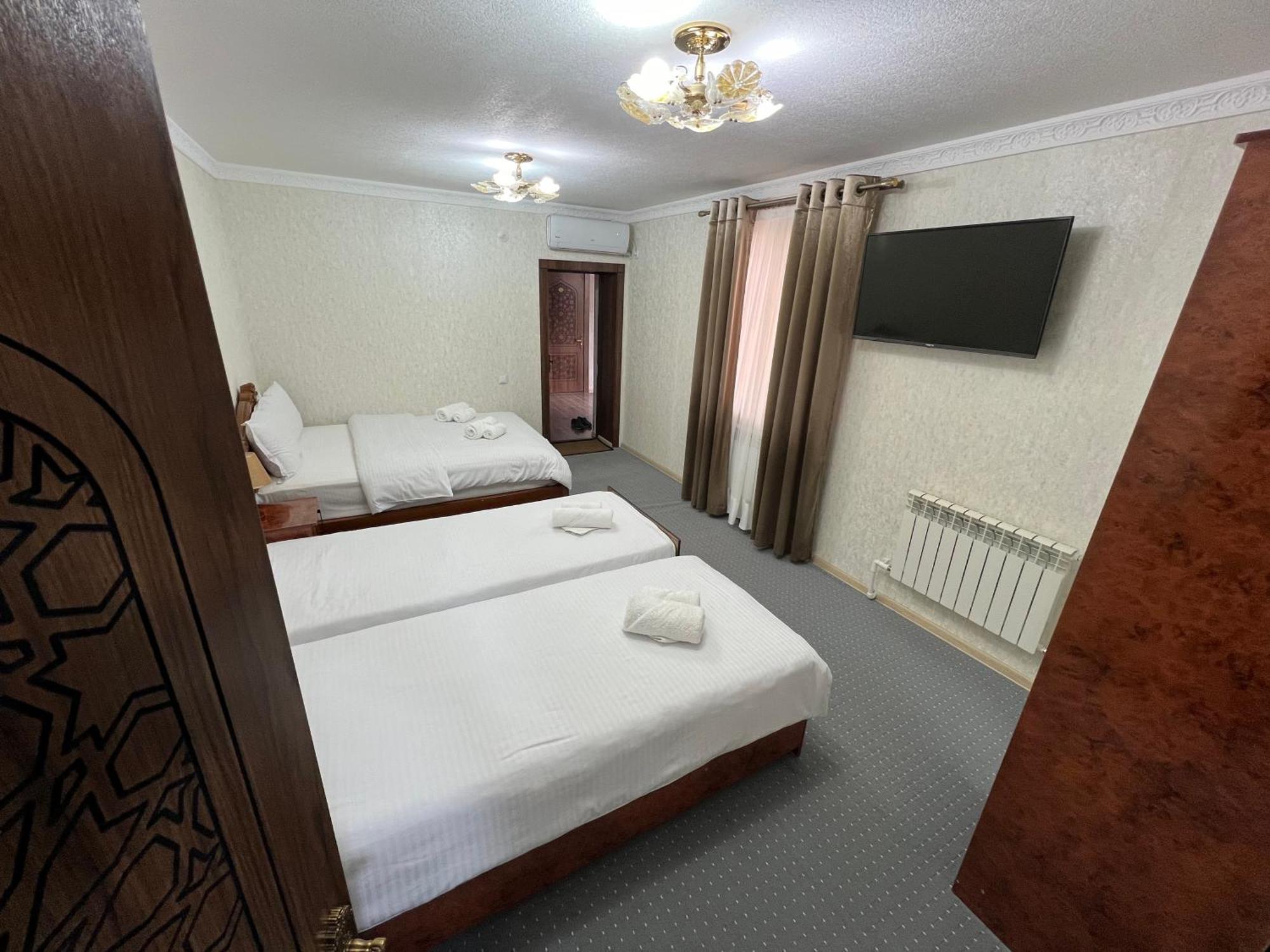 בוקורו Everland Guest House מראה חיצוני תמונה