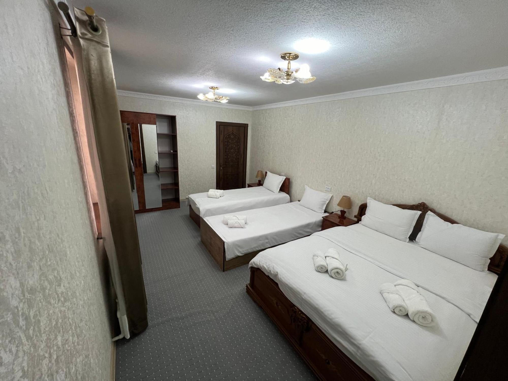 בוקורו Everland Guest House מראה חיצוני תמונה