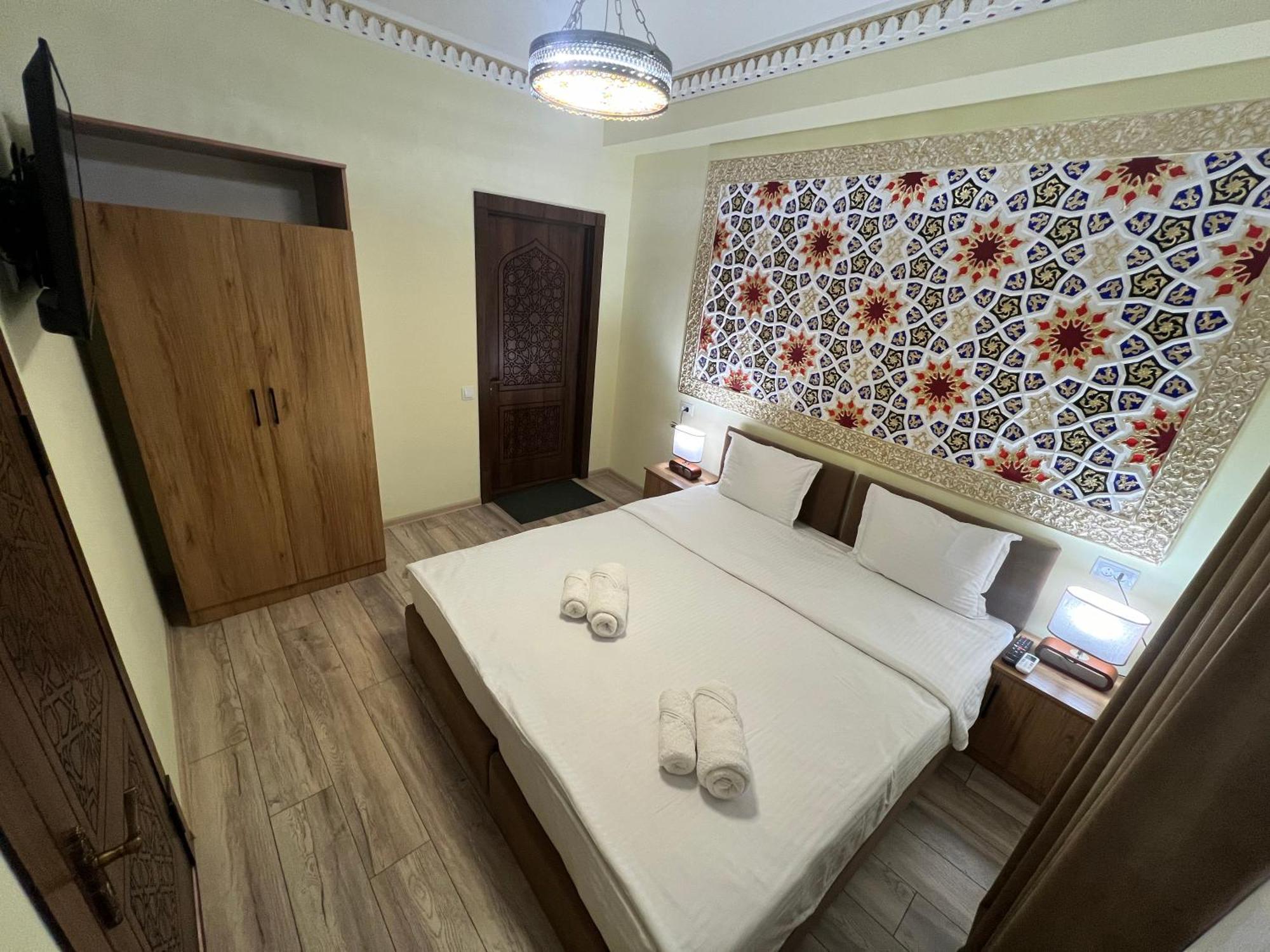 בוקורו Everland Guest House מראה חיצוני תמונה